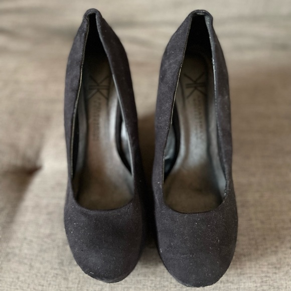 6.5 Kardashian Studded Black Suede Heels - Picture 6 of 8